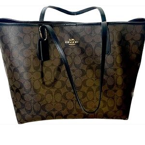 COACH City Tote in Signature Canvas